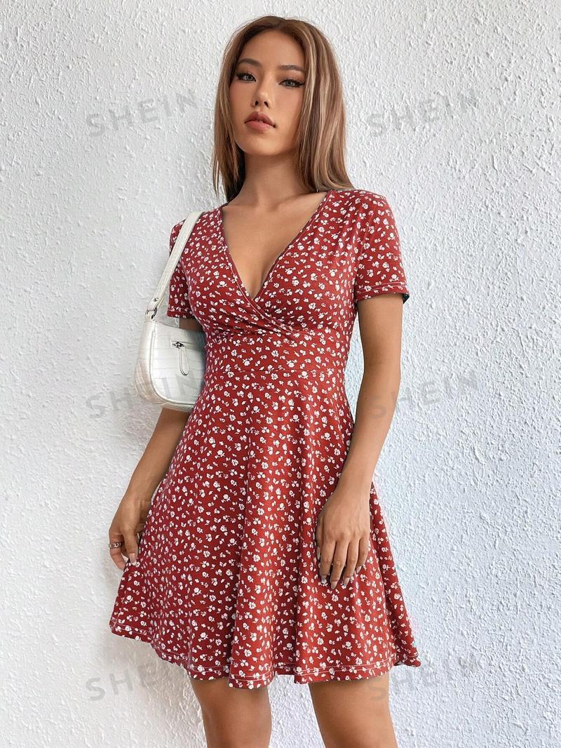 SHEIN EZwear Женское платье с глубоким v-образным вырезом и короткими рукавами с принтом, красный SHEIN EZwear Женское платье с глубоким v-образным вырезом и короткими рукавами с принтом, красный