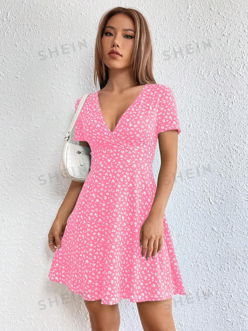 SHEIN EZwear Женское платье с глубоким v-образным вырезом и короткими рукавами с принтом, розовый SHEIN EZwear Женское платье с глубоким v-образным вырезом и короткими рукавами с принтом, розовый