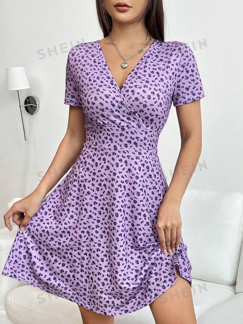 SHEIN EZwear Женское платье с глубоким v-образным вырезом и короткими рукавами с принтом, фиолетовый SHEIN EZwear Женское платье с глубоким v-образным вырезом и короткими рукавами с принтом, фиолетовый